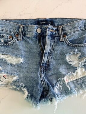 Aéropostale Distressed Light Wash Denim Cutoff Shorts